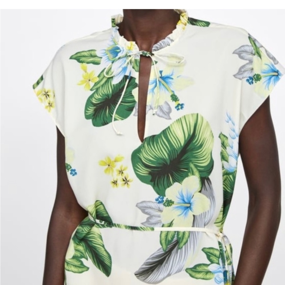 ZARA sleeveless floral blouse. Like new. Size S